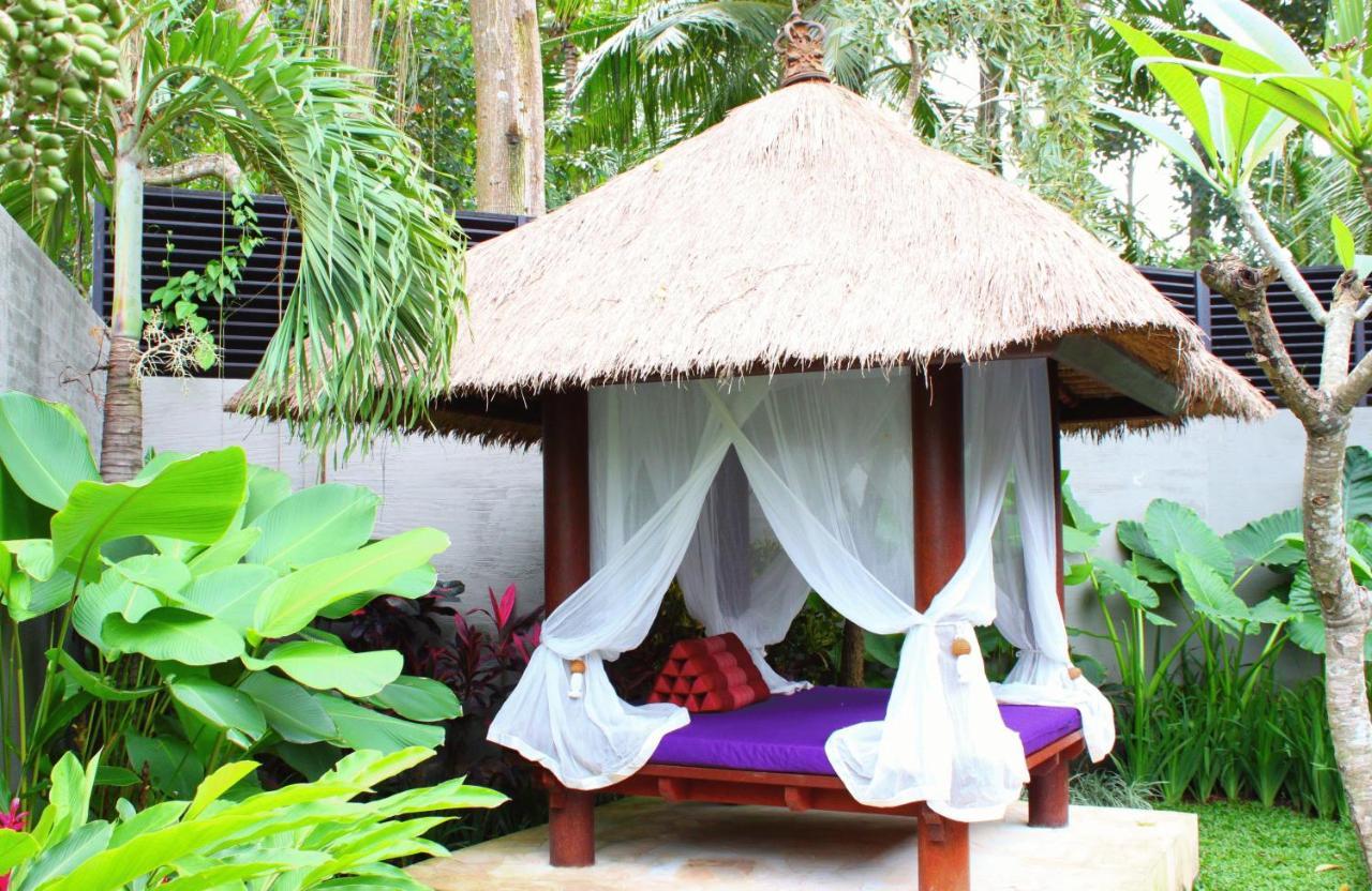 Royal Kamuela Villas & Suites At Monkey Forest Ubud (Adults Only) Exterior photo A bale in a garden
